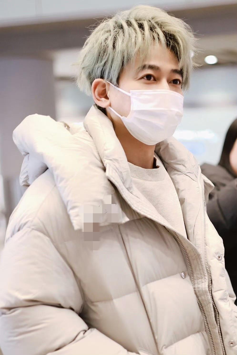 苏醒的年终总结写的不错，
就像评论区说的，
有内容有思考有温度有幽默有专业有热爱