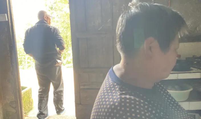 贵州山区 42 岁的男人陈树，被妻子当众扇了一巴掌后，整整十年没跟妻子说过一句话
