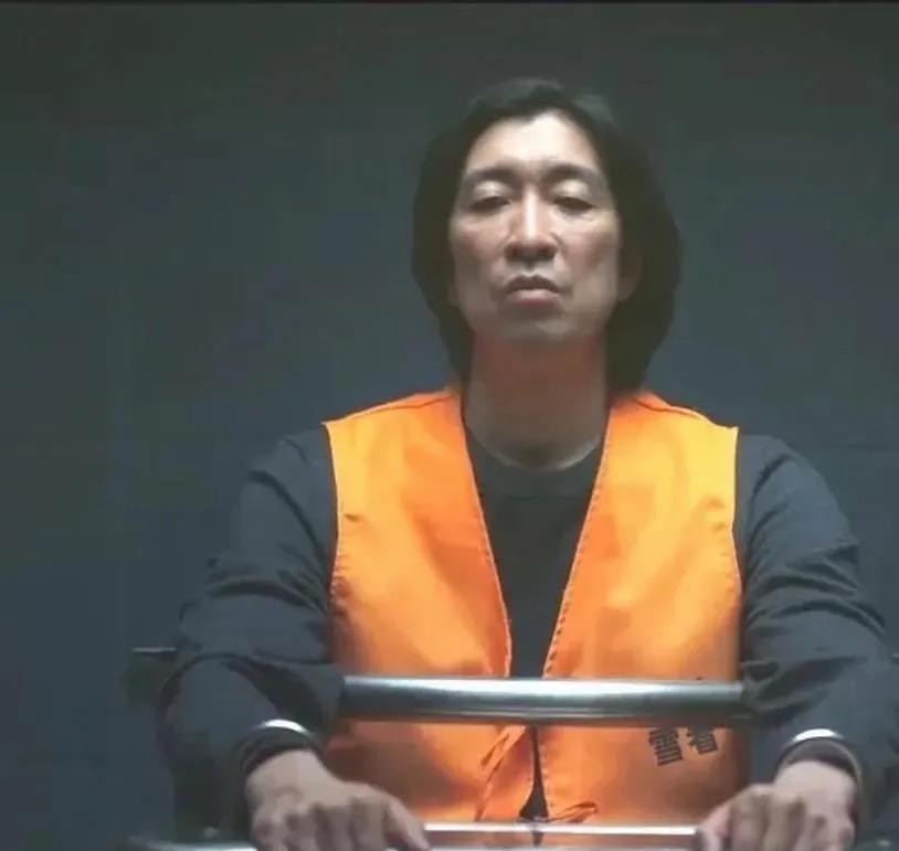 在《漂白》中，大魔头的对话令人义愤填膺。他漫不经心地谈及罪行，态度嚣张至极，却又