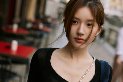 赵露思坦言有过瘫痪失语症状  自己淋过雨也要替别人撑伞 赵露思真的很棒 