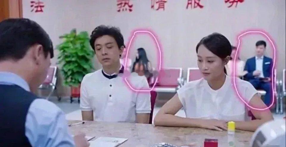 导演和演员，都没有发现穿帮了吗？蓝盈莹与李佳航这部《外科风云》，两人演领结婚证这