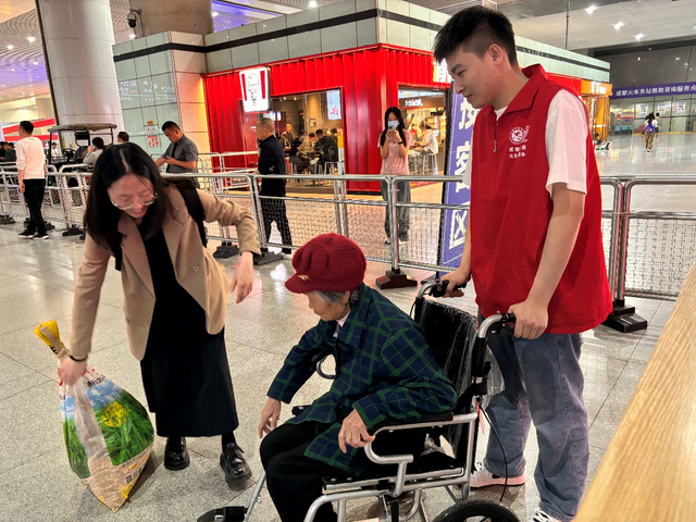 出行体验更具“人情味” 火车站地区五一保障圆满收官