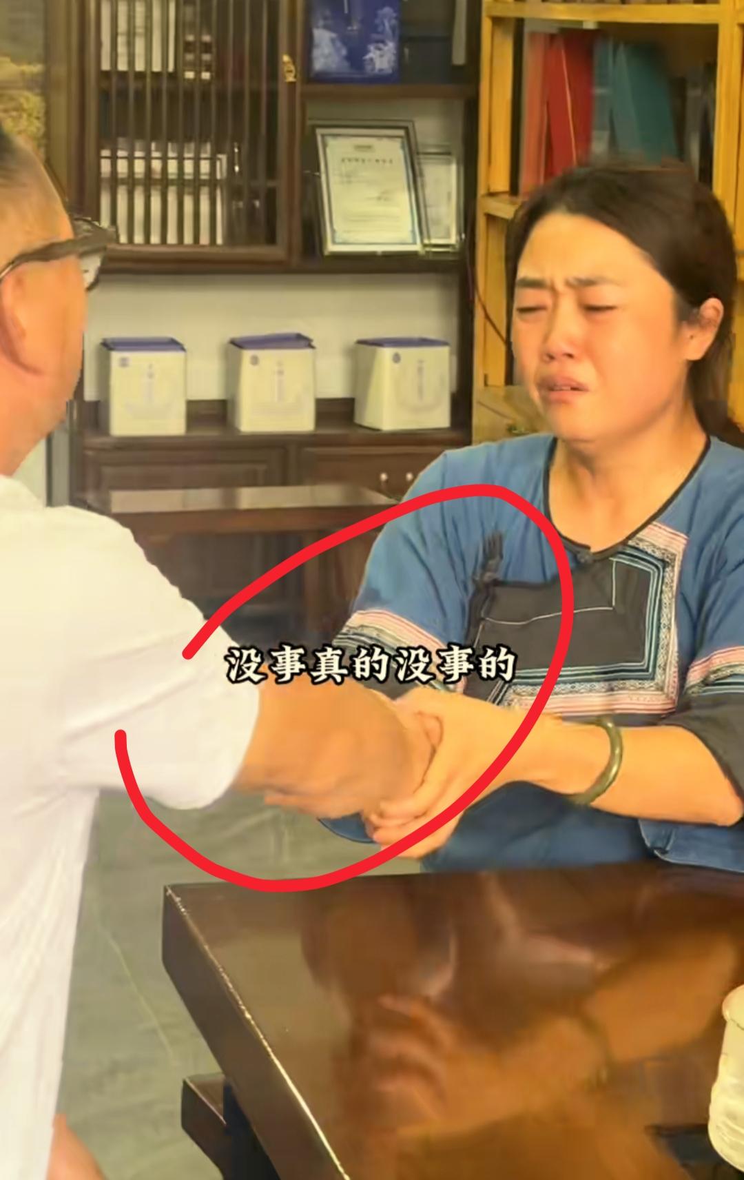 我开始有点理解皮衣哥了
这么有担当的主播，谁会不佩服啊？
不仅是因为没追责老板娘