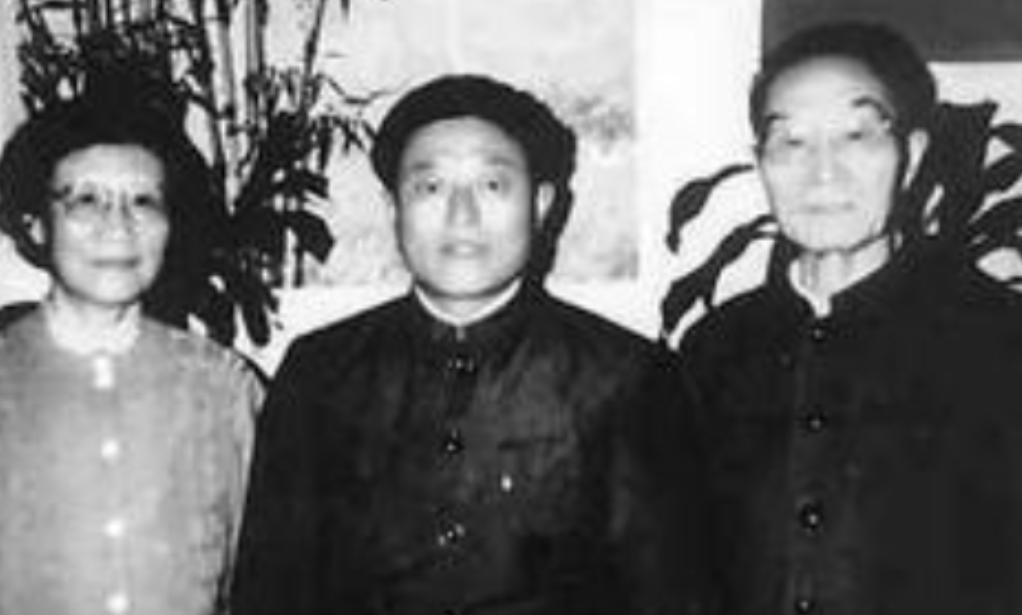 1987年，退伍老兵赵保群正在家午休，政府人员却找上门，对他说：“别睡了，国防部