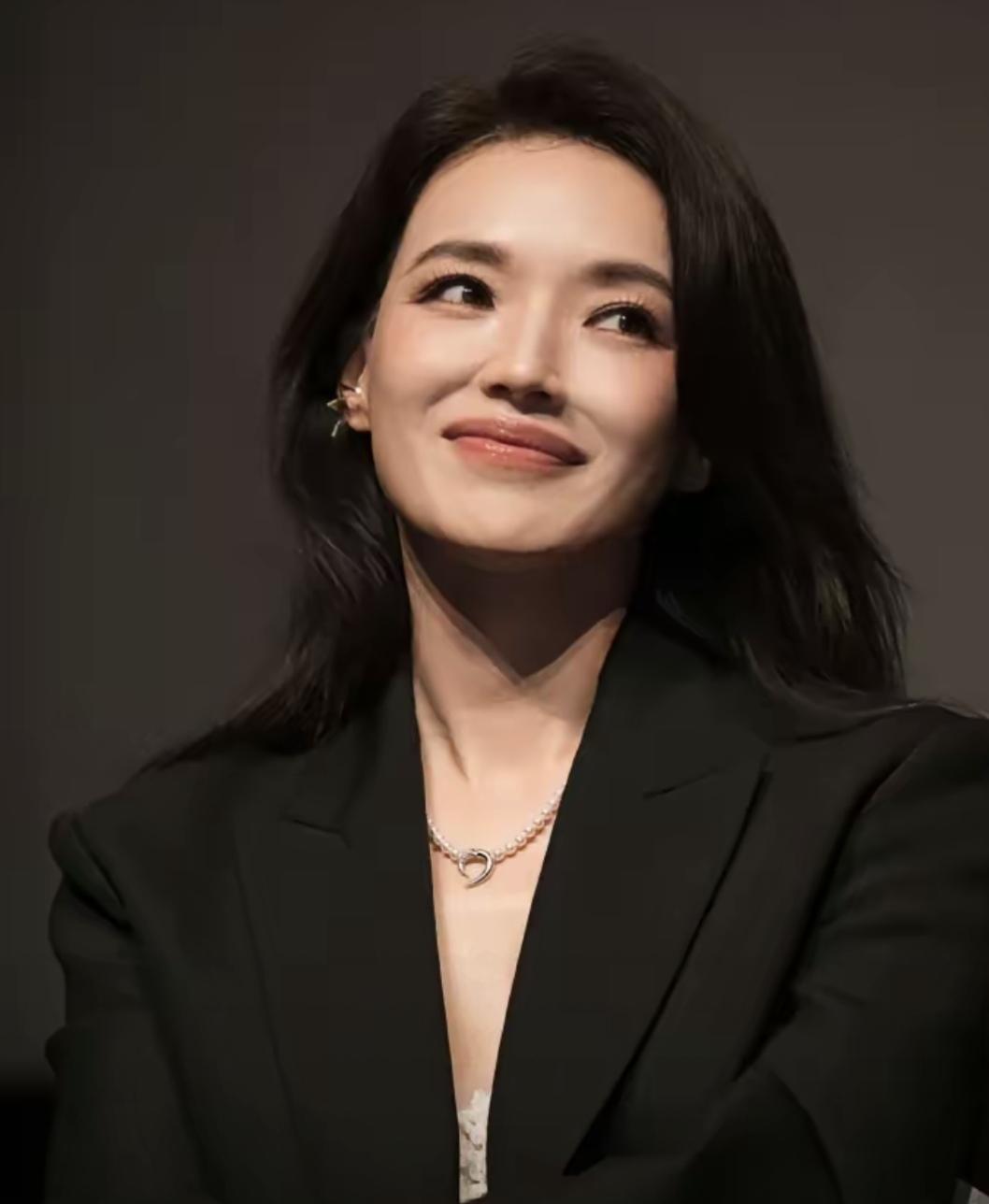 2026年的《毛雪汪》节目里，李雪琴问舒淇:“你觉得你当导演爽吗？”舒淇说:“痛