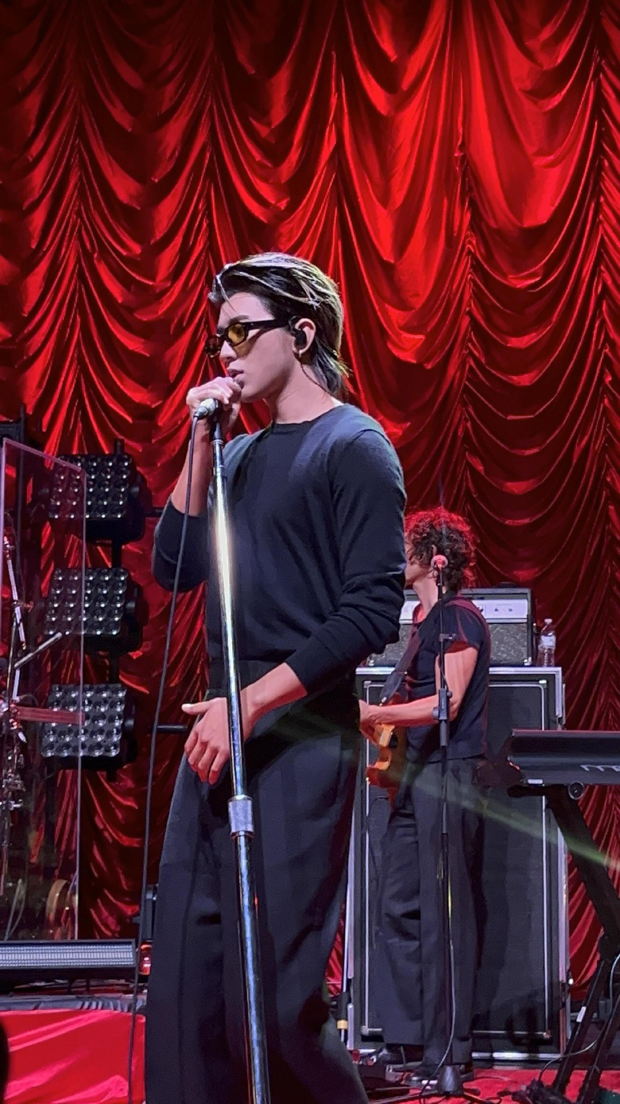 蔡徐坤男粉激动喊我就是披萨 男粉这波操作直接封神，一句我就是披萨，不仅逗笑全场，