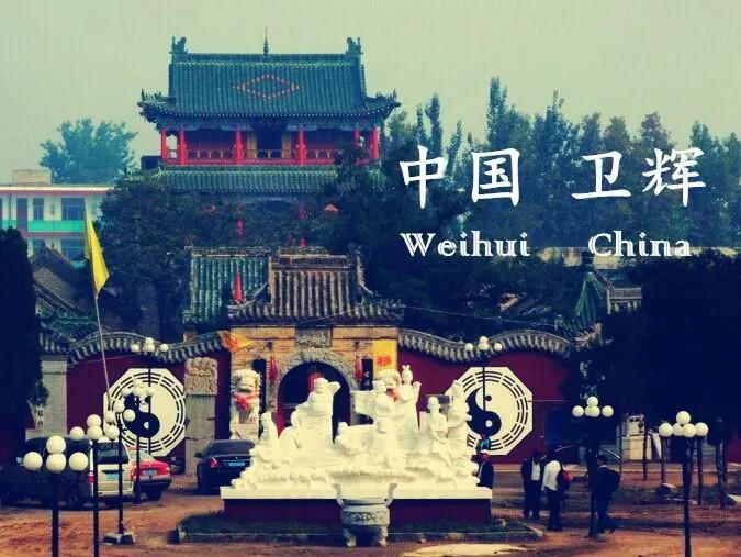 一支南来的商队赶到城下，伙计抬头一看，嘴张得老大：青砖城墙、高八米、敌楼三十座、