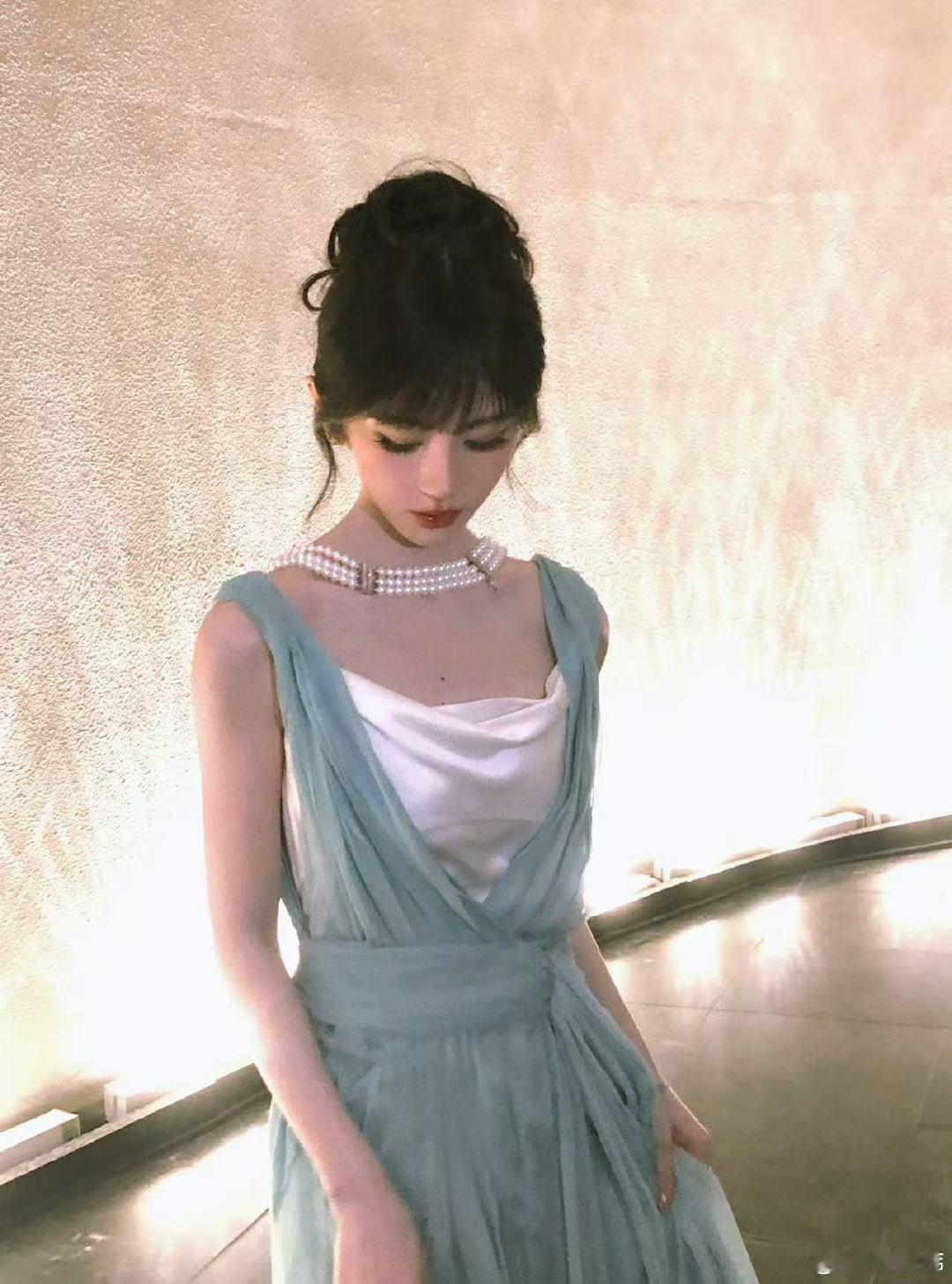 鞠婧祎薄荷吊带裙鞠婧祎珍珠薄荷裙 ​啊啊啊美晕了 ​​​