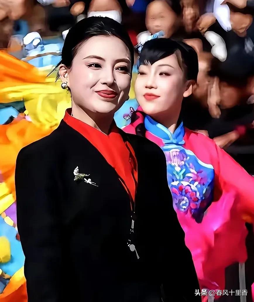 2026年春节，在陕西榆林秧歌展演上，米脂队总指挥高梦瑶火出圈。2月20日，“陕