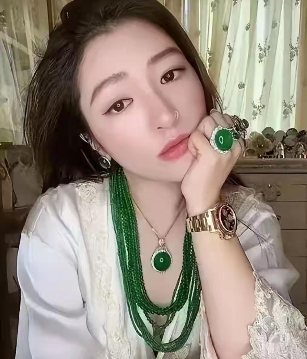 魏清涛的姐姐是“缅北大魔头”，连夜包机逃亡！她心里肯定恨死了弟弟，执意去打篮球才