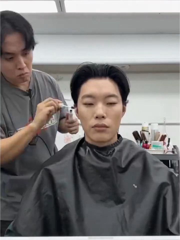 韩网辣评给柳俊烈化妆：「真像我的人生，那么努力了，却一点都没变」韩网辣评给柳俊烈