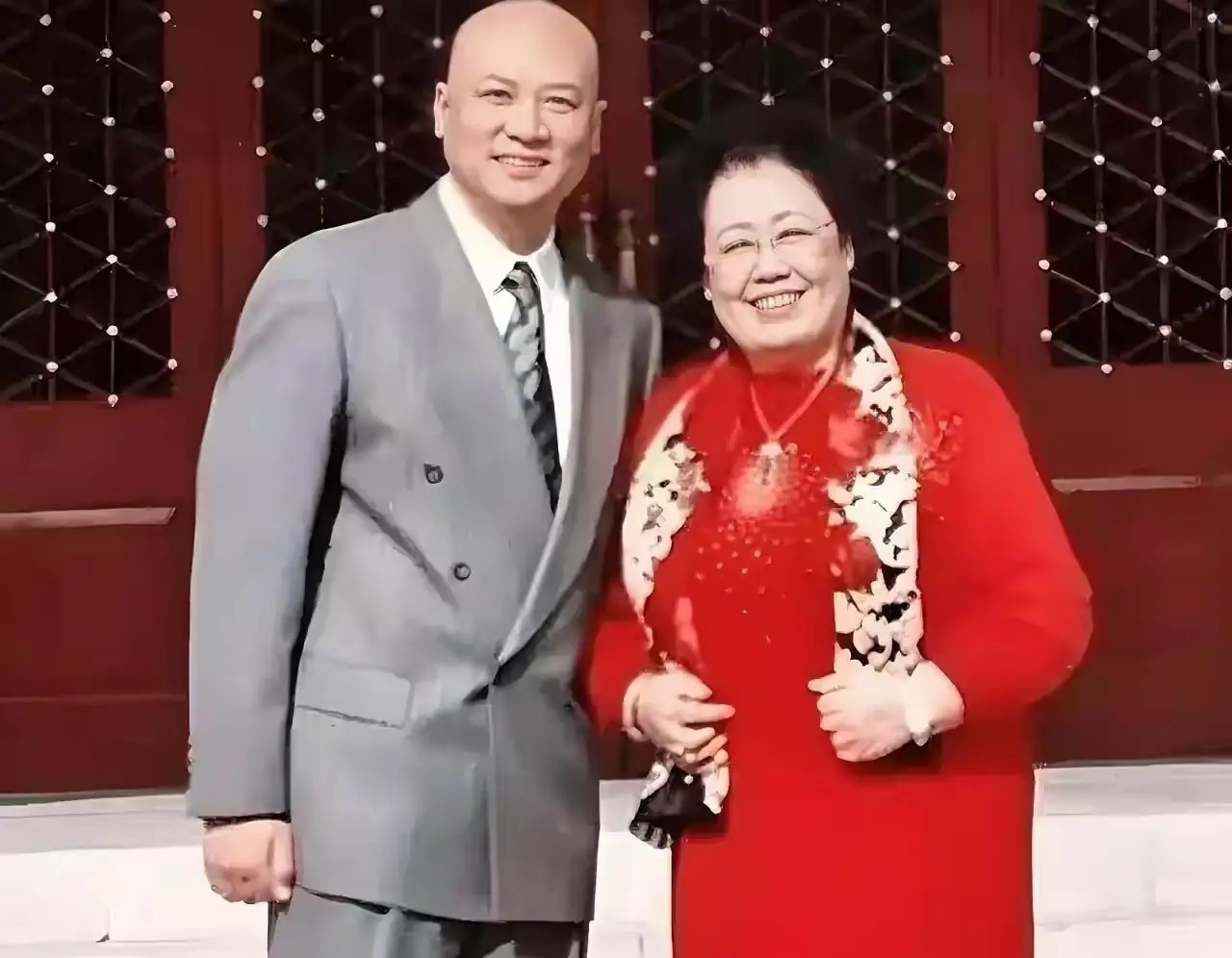 互相成就了一生，不是陈丽华嫁给了迟重瑞，更像“御弟哥哥”嫁给了紫檀女王，俩人相差