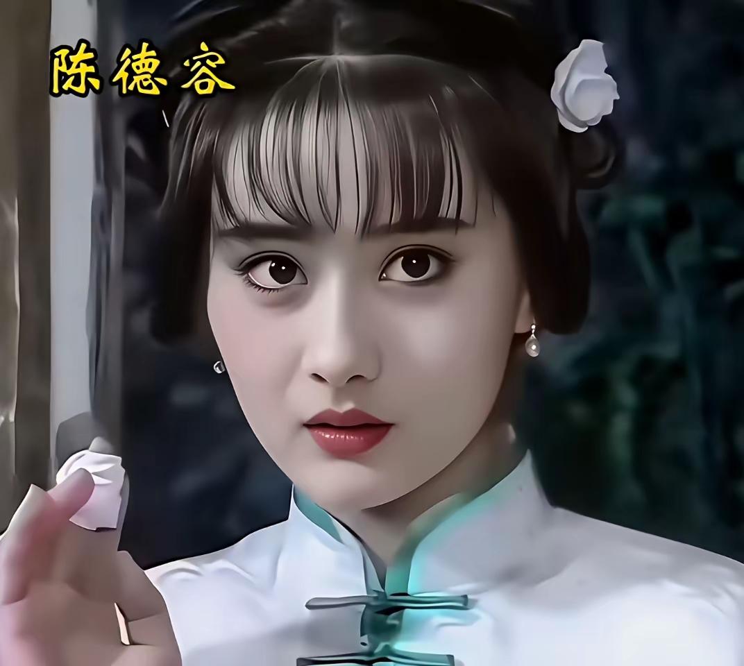 讲真，我还是觉得吟霜比公主美太多了！因为她的眼睛实在太漂亮啦！美的如梦似幻。
