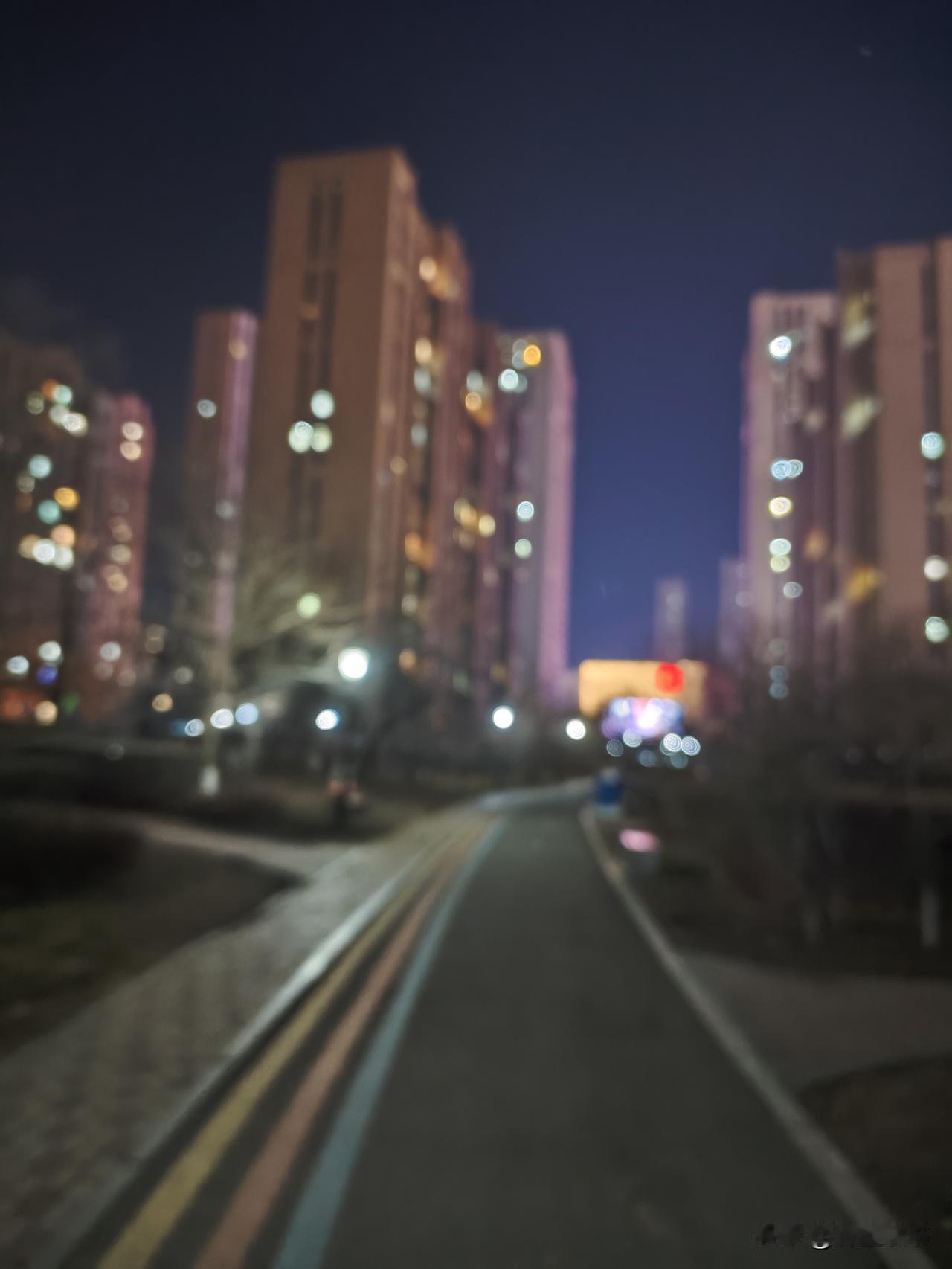 逢人减岁，遇物加价：最划算的社交“魔法”
 
咱老百姓过日子，都讲究高情商、好人