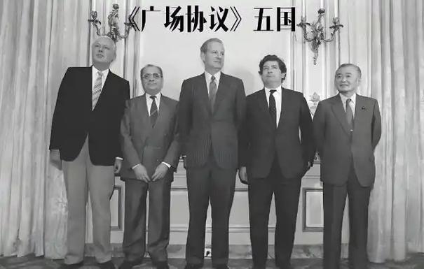 美国现在对中国使的招，跟当年整垮日本用的手段一模一样！如今他们计划已完成一大半，