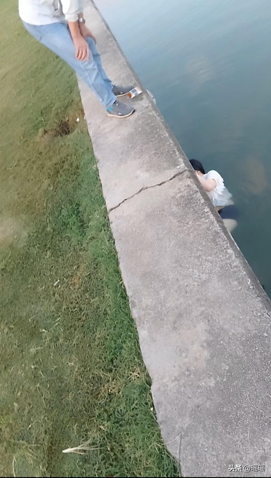 今天早上5点左右吧，小姑娘夫妻吵架喝完酒自杀，差11分钟沉下去就没人发现了的，幸
