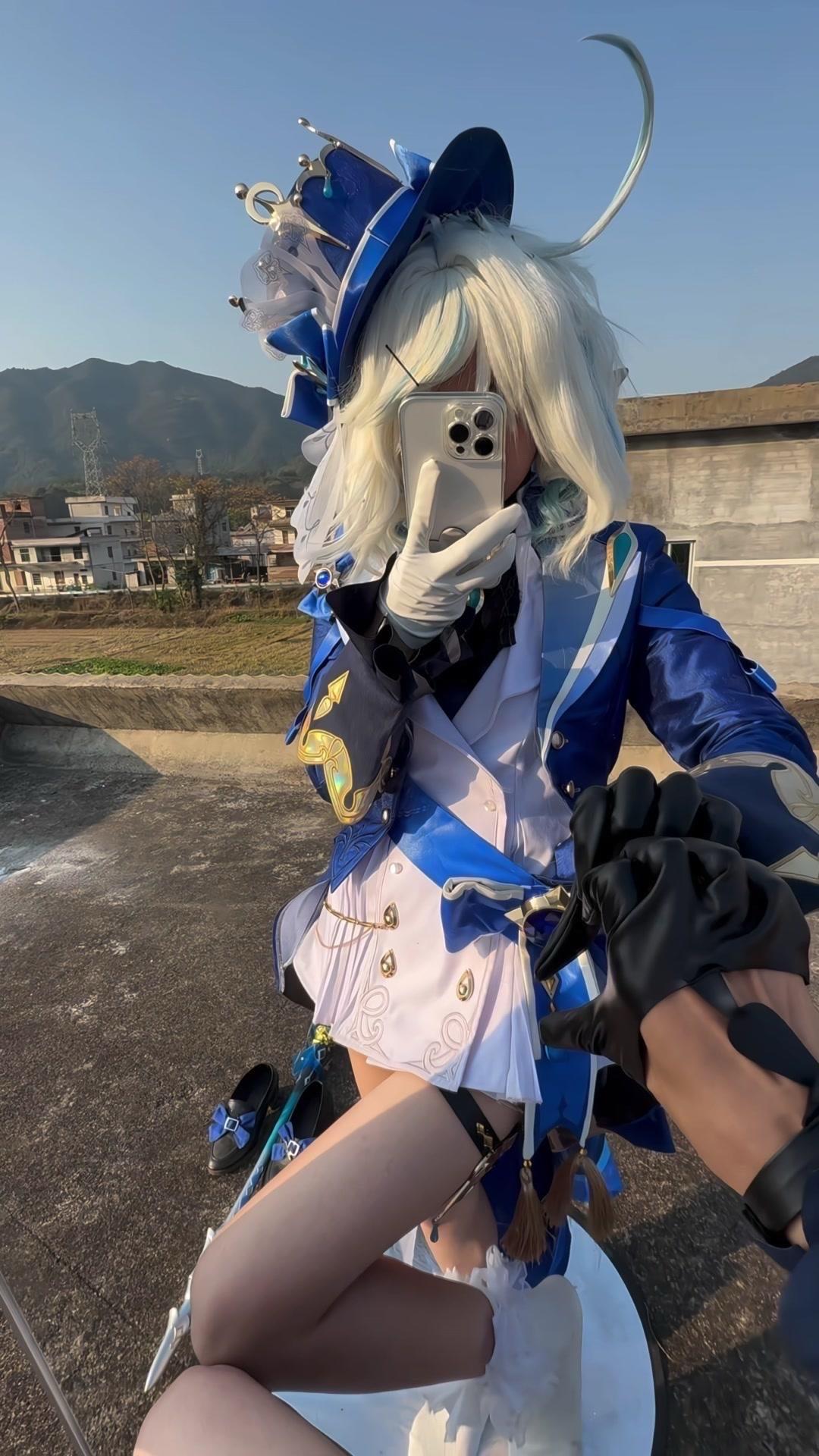 原神芙宁娜cos，自由感拍照姿势get！
✨芙宁娜的自由感拍照，关键是“动”！站