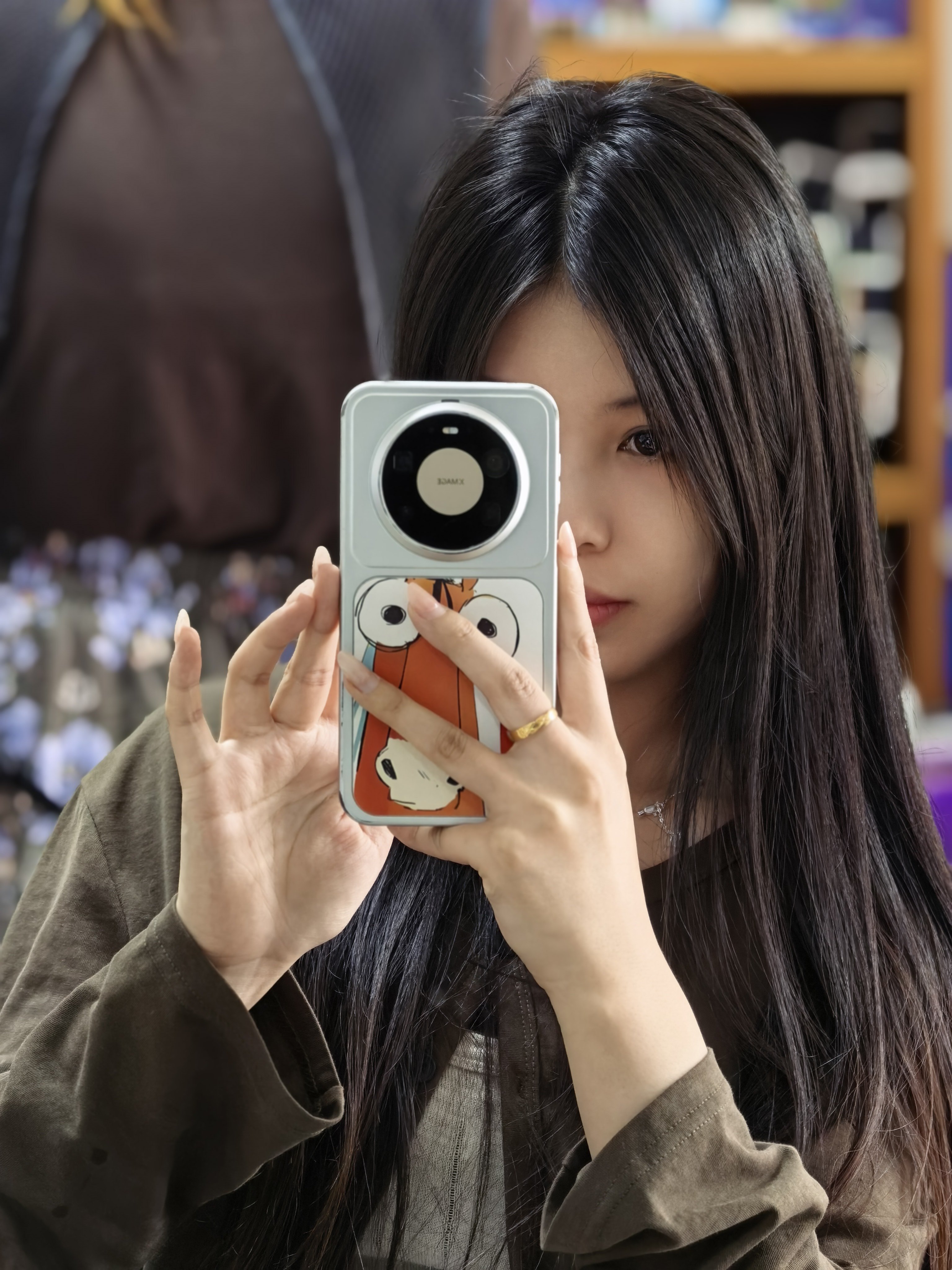 我要染头发了不知道一会能染出什么色，好紧张，一会儿见