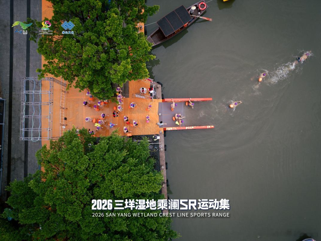拿着手机看世界强城在行动 近日清晨，连雨数日的温州终于云开雨霁。三垟湿地北入口行