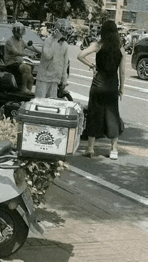 没吃过亏的，就是她这样！

成都宝马姐，被一耳光打掉帽子，

你问问她还敢不敢随