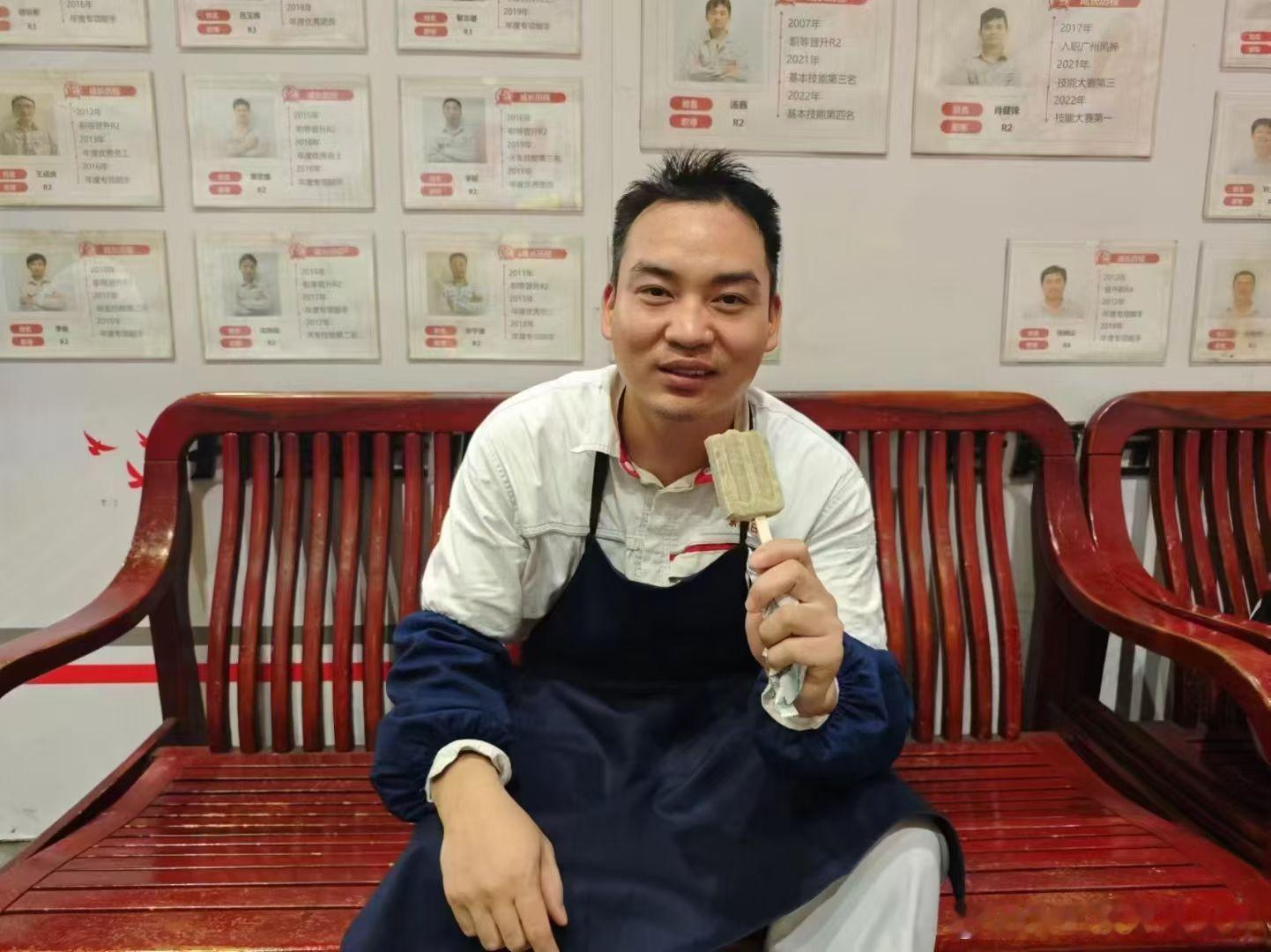 【热情慰问·凉心相伴】炎炎夏日送清凉，甜到心里的西瓜🍉爽到飞起的冰棍，还有解暑