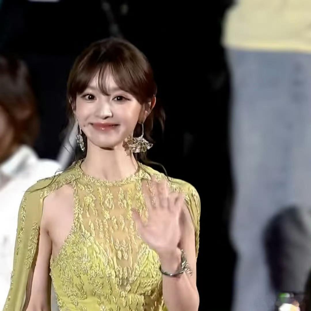 韩国的打光田曦薇好一朵蓝色妖姬老田美的很亮眼 
