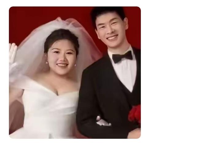 婚礼上跳河的新郎已找到
目前家属已经认领
事情告一段落，不知道
新娘的心情如何，