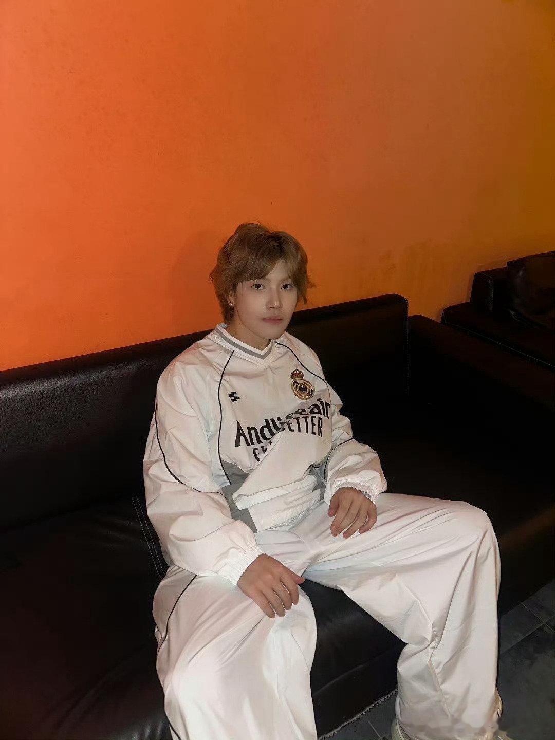 音综选手问奶奶借钱复读两次谁懂啊！夏哲轩的追梦路走了二十多年，从借钱复读到唱《走