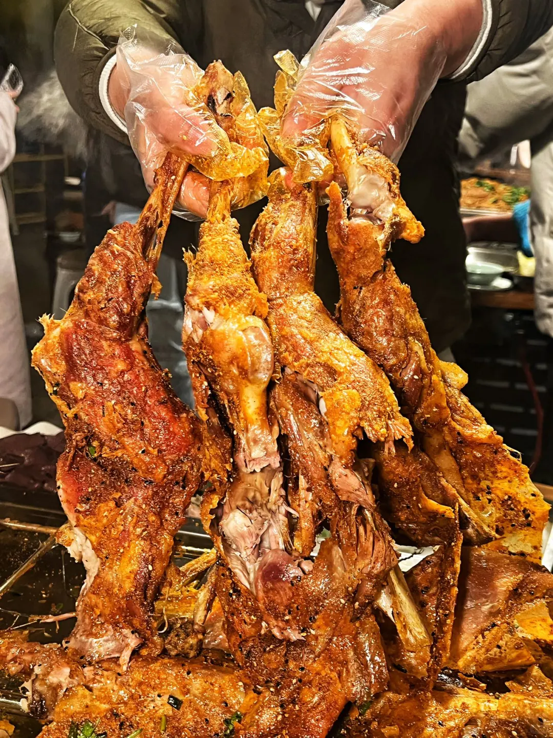 在奥体！！冬天的第一只烤全羊安排上✌️ 火锅和川菜都吃腻了，真滴很想试...