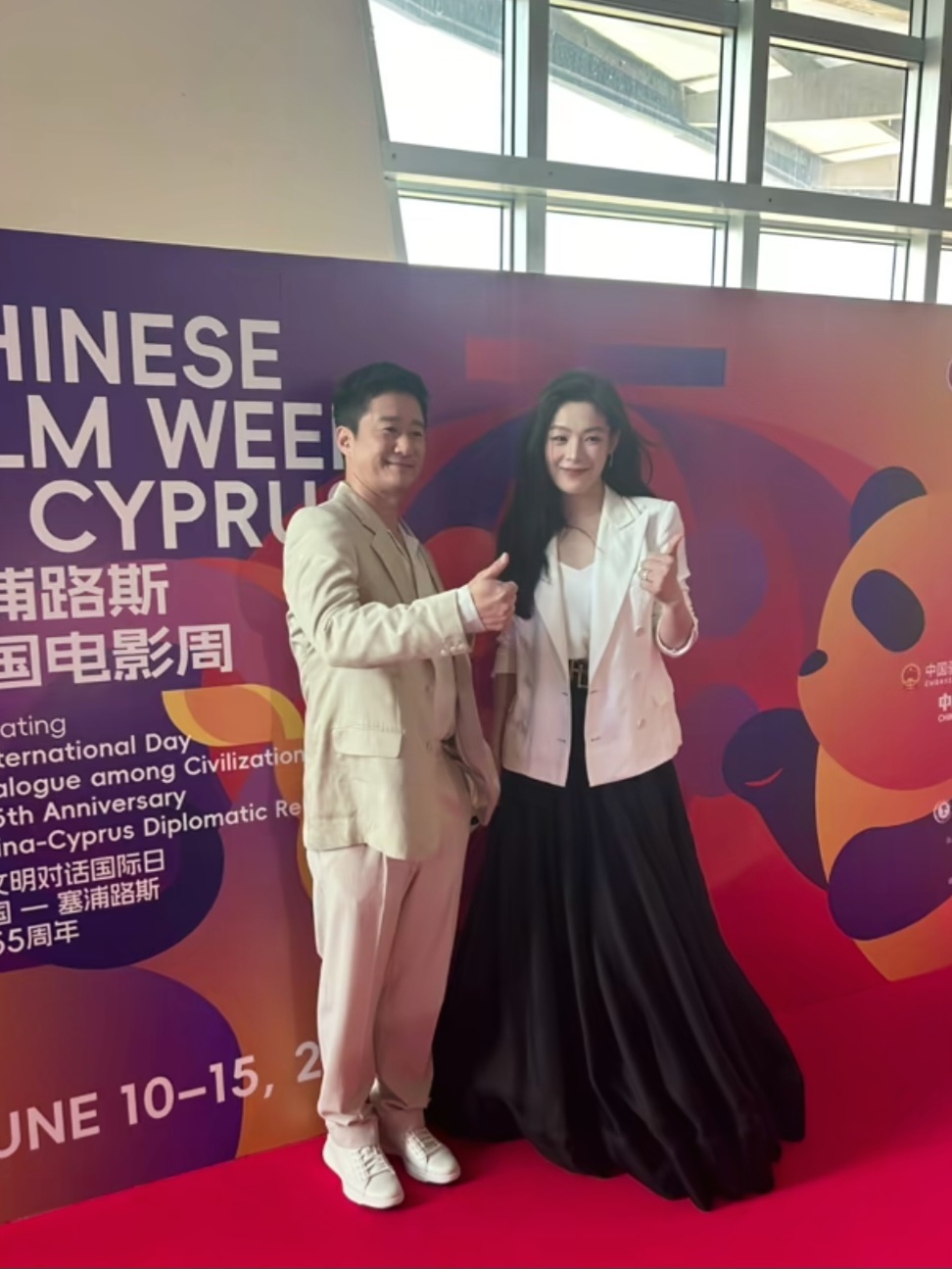 陈丽君镖人塞浦路斯中国电影周展映 镖人男女主同时出席塞浦路斯中国电影周闭幕式。主