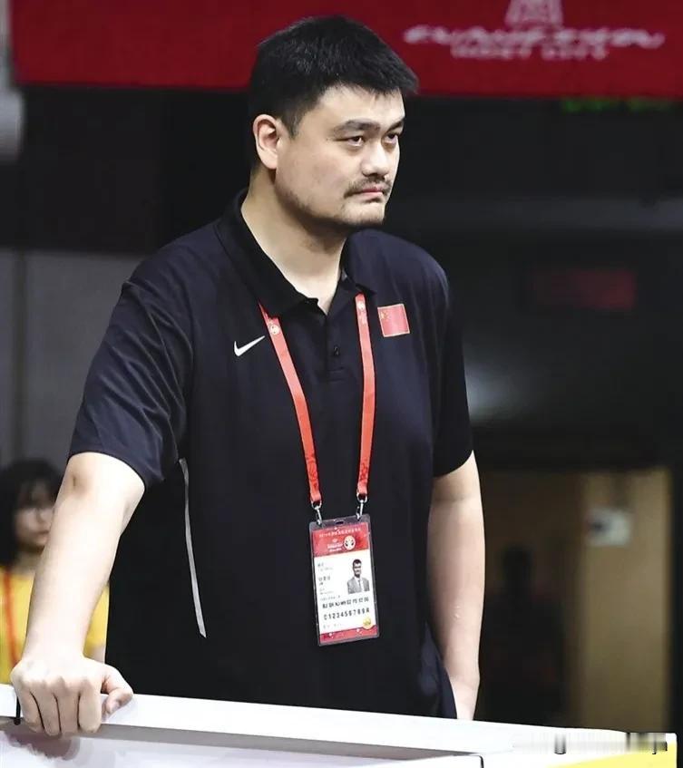 杨毅力挺姚明，坚信他在篮协主席位置上不可能腐败！

1. 首先姚明在2011年退