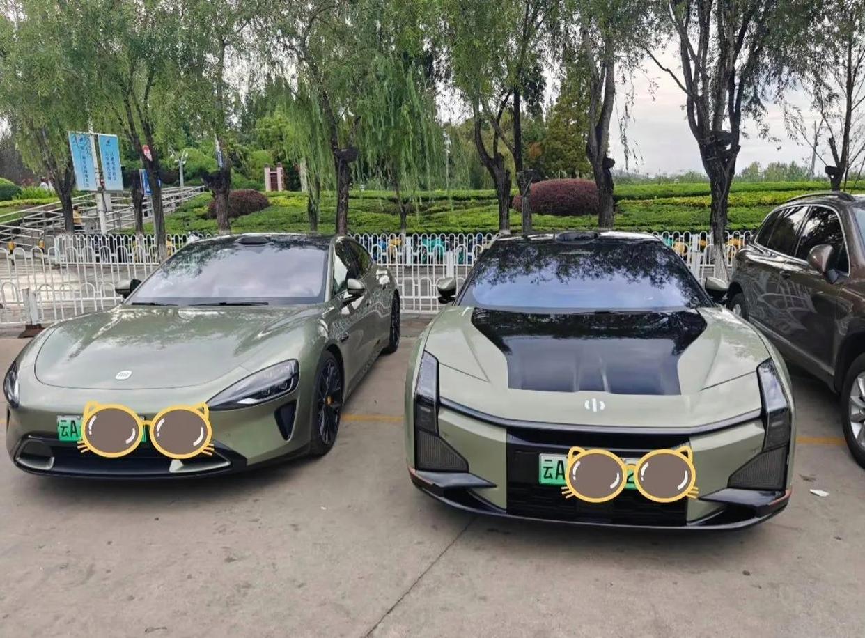 这两辆车停一起也是神了，你们喜欢哪个? ​​​