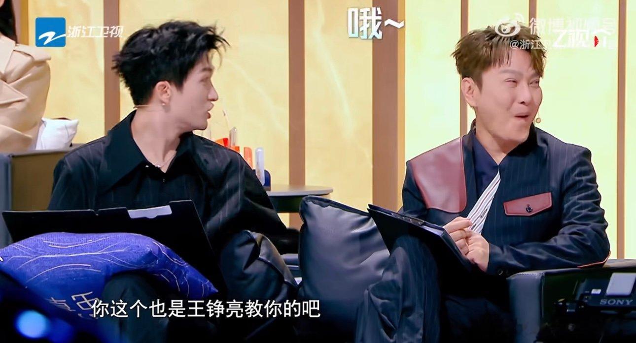 王栎鑫就不能跟王铮亮学点好吗王栎鑫跟王铮亮学会冷笑话了 