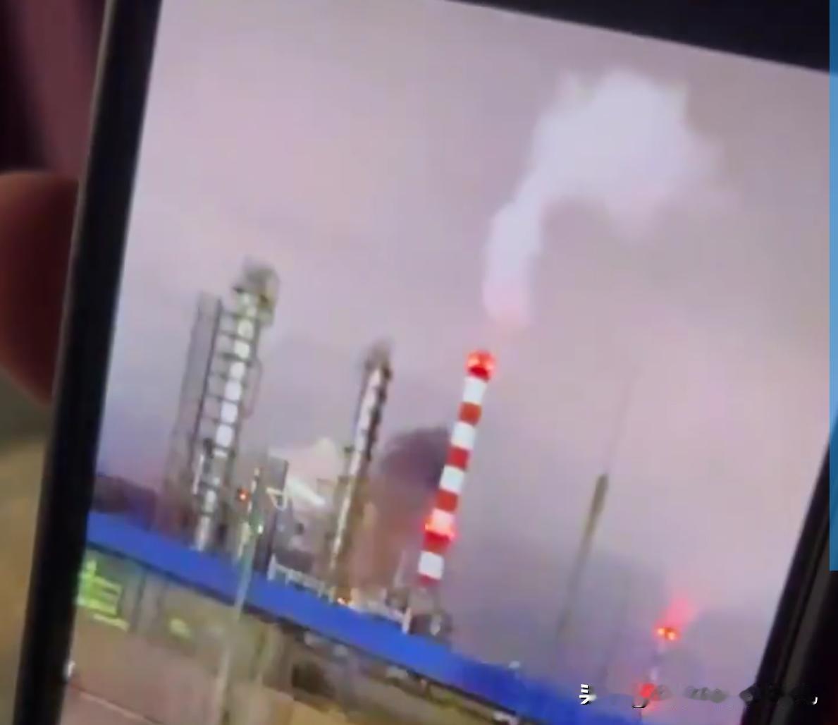 俄罗斯多地遭无人机袭击。俄罗斯最大的炼油厂之一遭到袭击！
12月6，晚间看点，