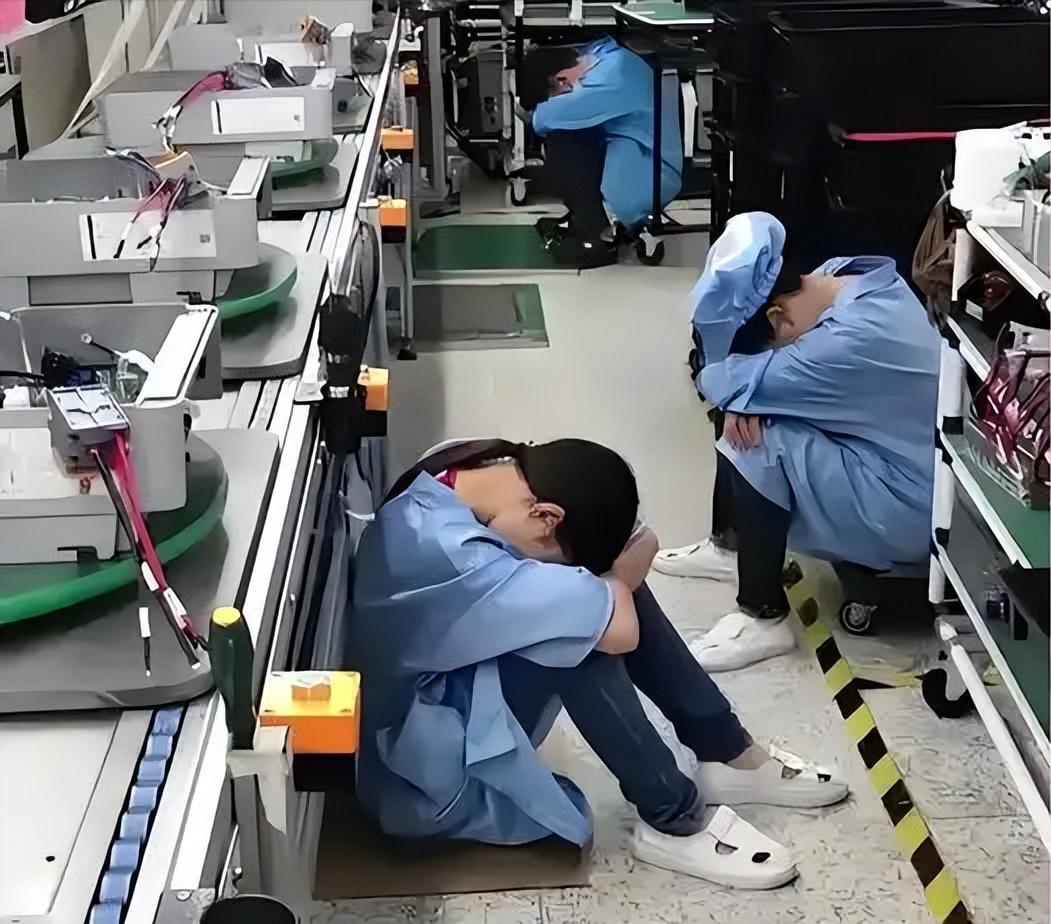 福特棺材板压不住了：一百年前他给工人翻倍工资，一百年后中国老板把应届生当抹布扔。