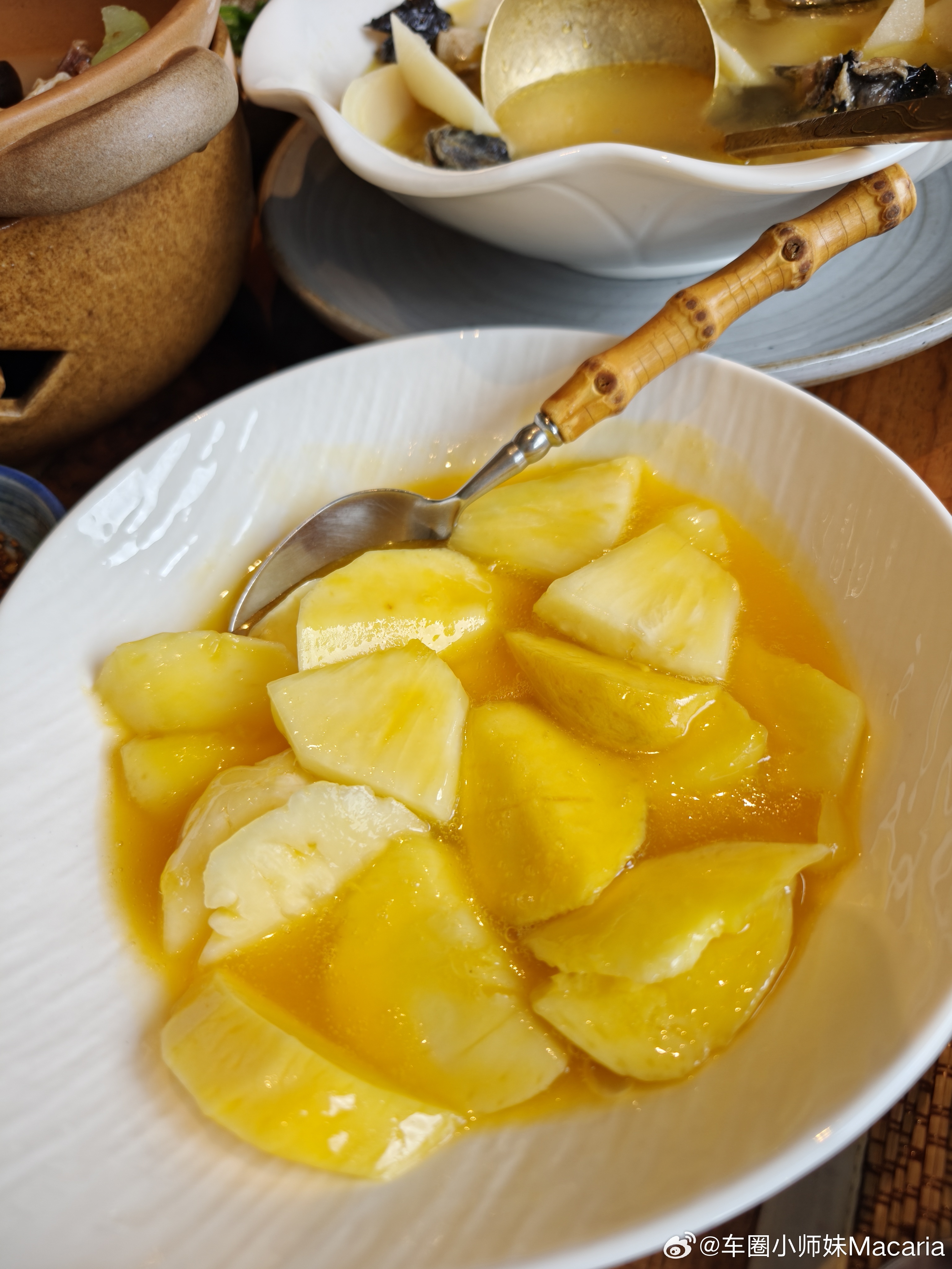 餐厅:这是我们特色菜，菠萝🍍炒芒果🥭我:？？？？？ ​​​
