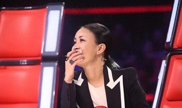 善恶终有报！曾经“狂妄”的那英，59岁迎来了自己的“回旋镖”