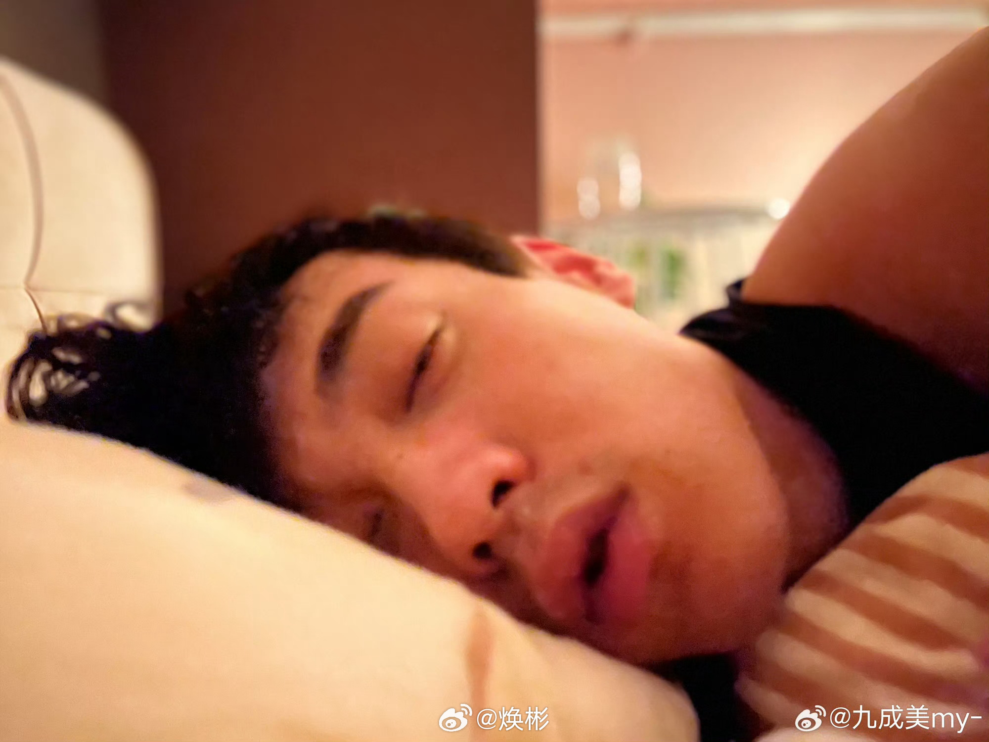 内鱼男明星男艺人，普遍都不太行，不行体现在很多方面，不止颜值这一方面，知识、文化