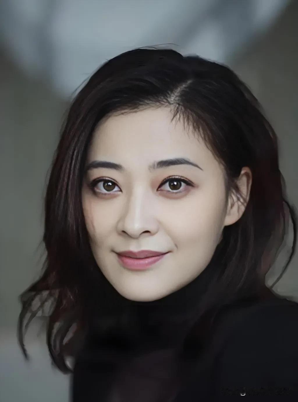 演员梅婷说：我的家庭很特殊，有我爸妈，我公公婆婆，我，我老公，两个孩子，还有两个