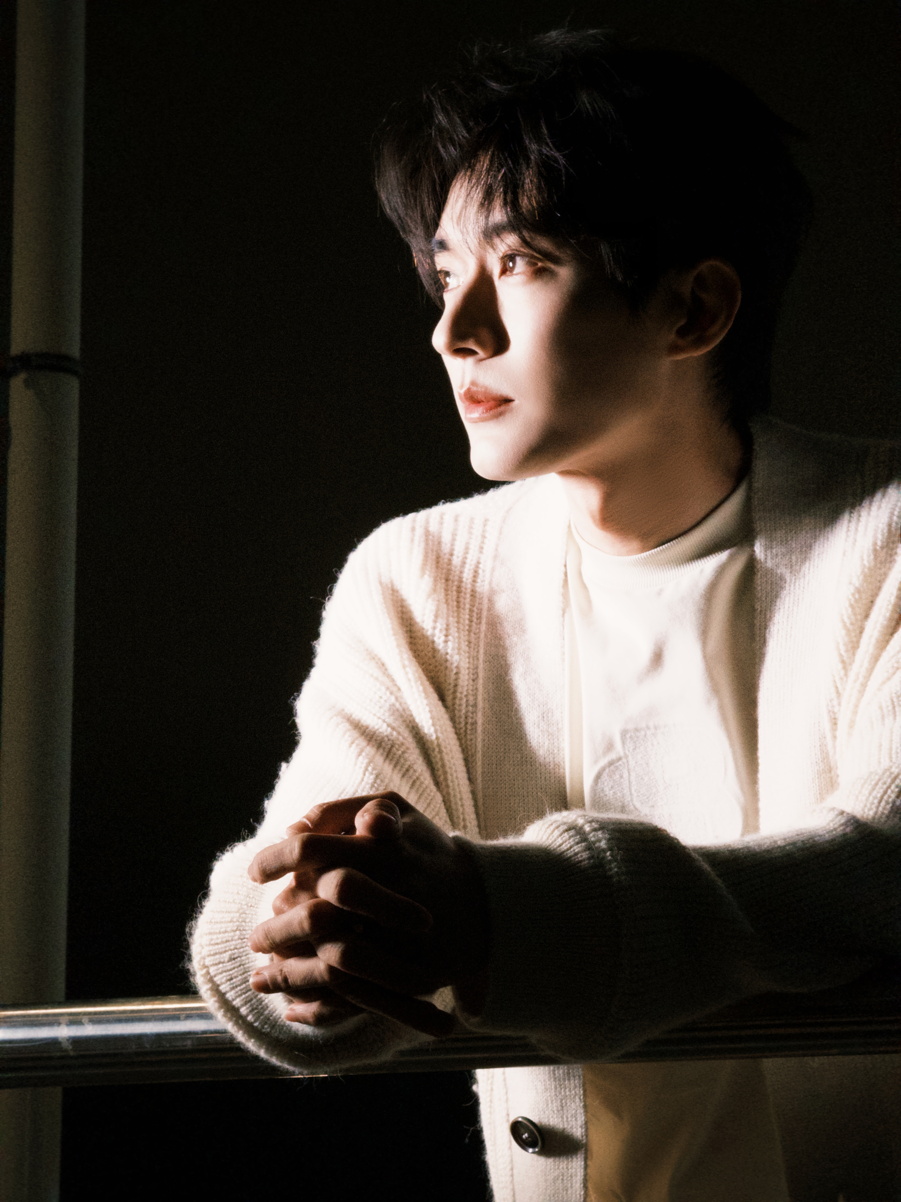 刘学义米兰时装周 这光影这下颌线OMG