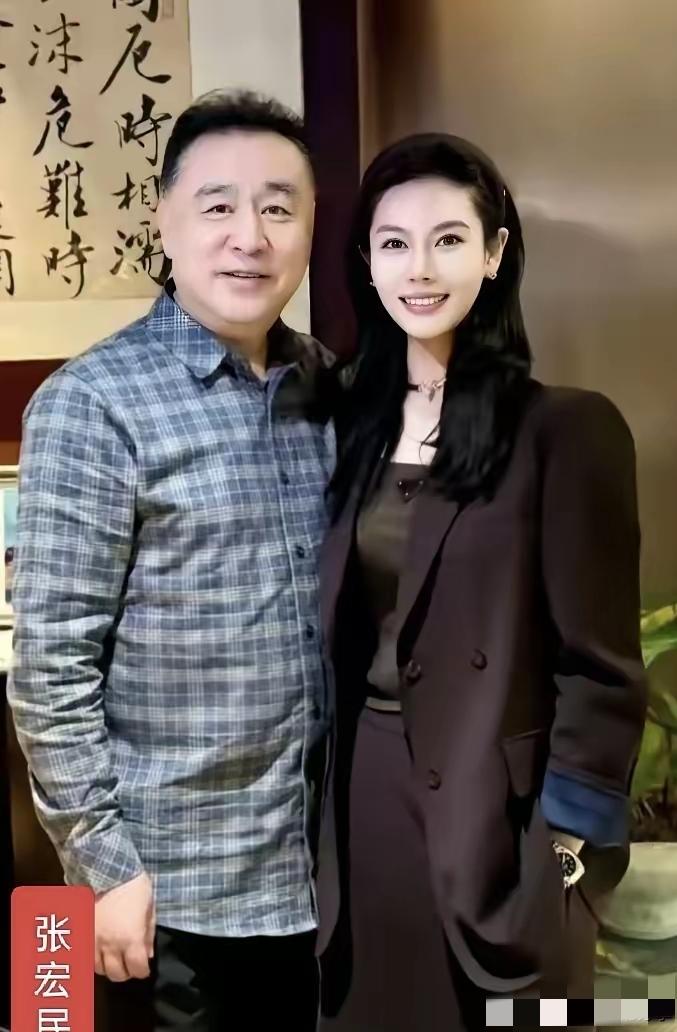 才华样貌样样出众，不少网友十分惋惜，疑惑这么优质的人，为何没能成家留下后代。
早