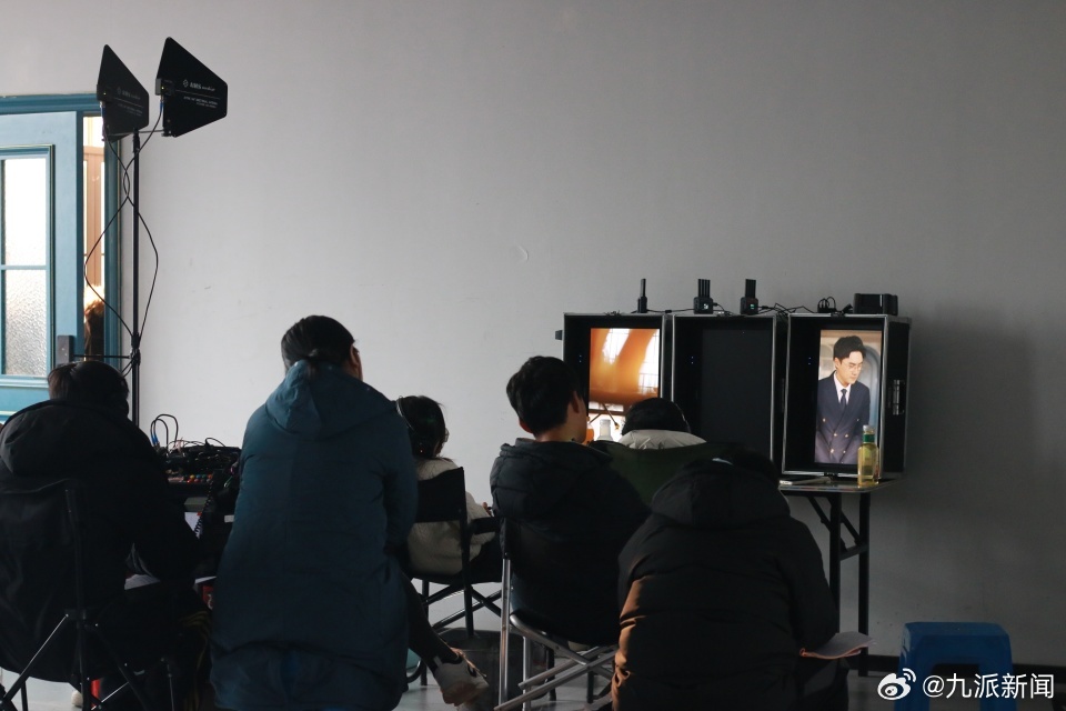 #有短剧演员1个月只接到1部戏#【#受AI影响演员称群聊突然变安静#】横店，这个