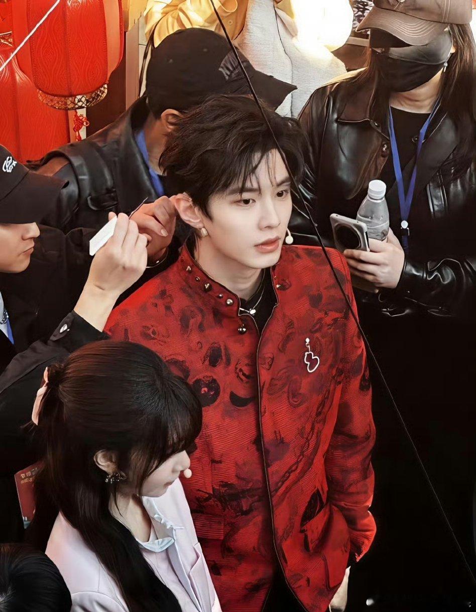 何与录制央视节目《欢欢喜喜过大年》，真的是红红火火啊🔥 