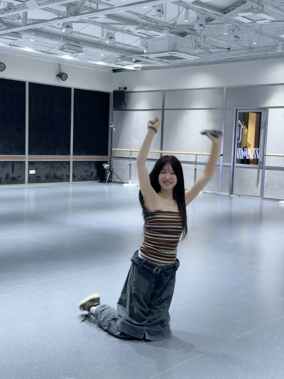 徐梦洁人气乘风2026 乘风2026人气排名第一名：曾沛慈第二名：徐梦洁第三名：