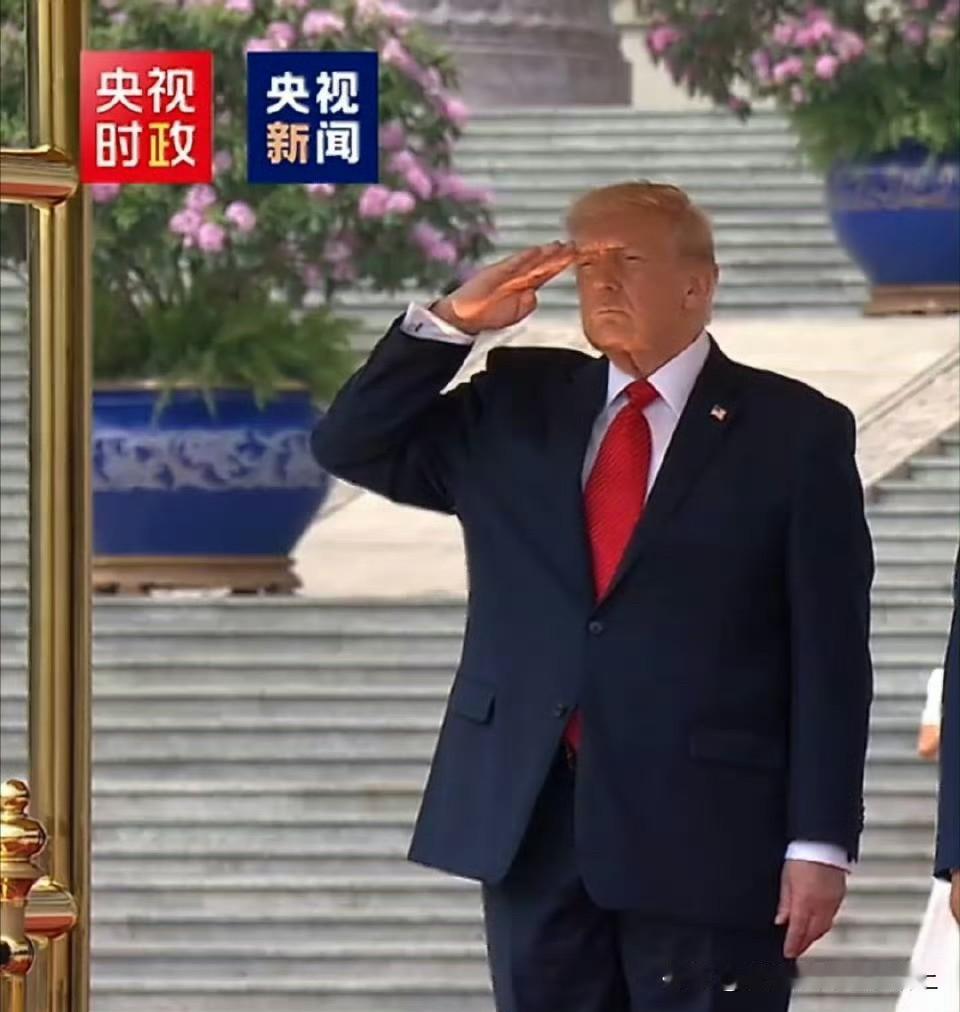 啥情况，我一上午没看新闻特朗普都敬上礼了，他是不是也要来句我有两个……