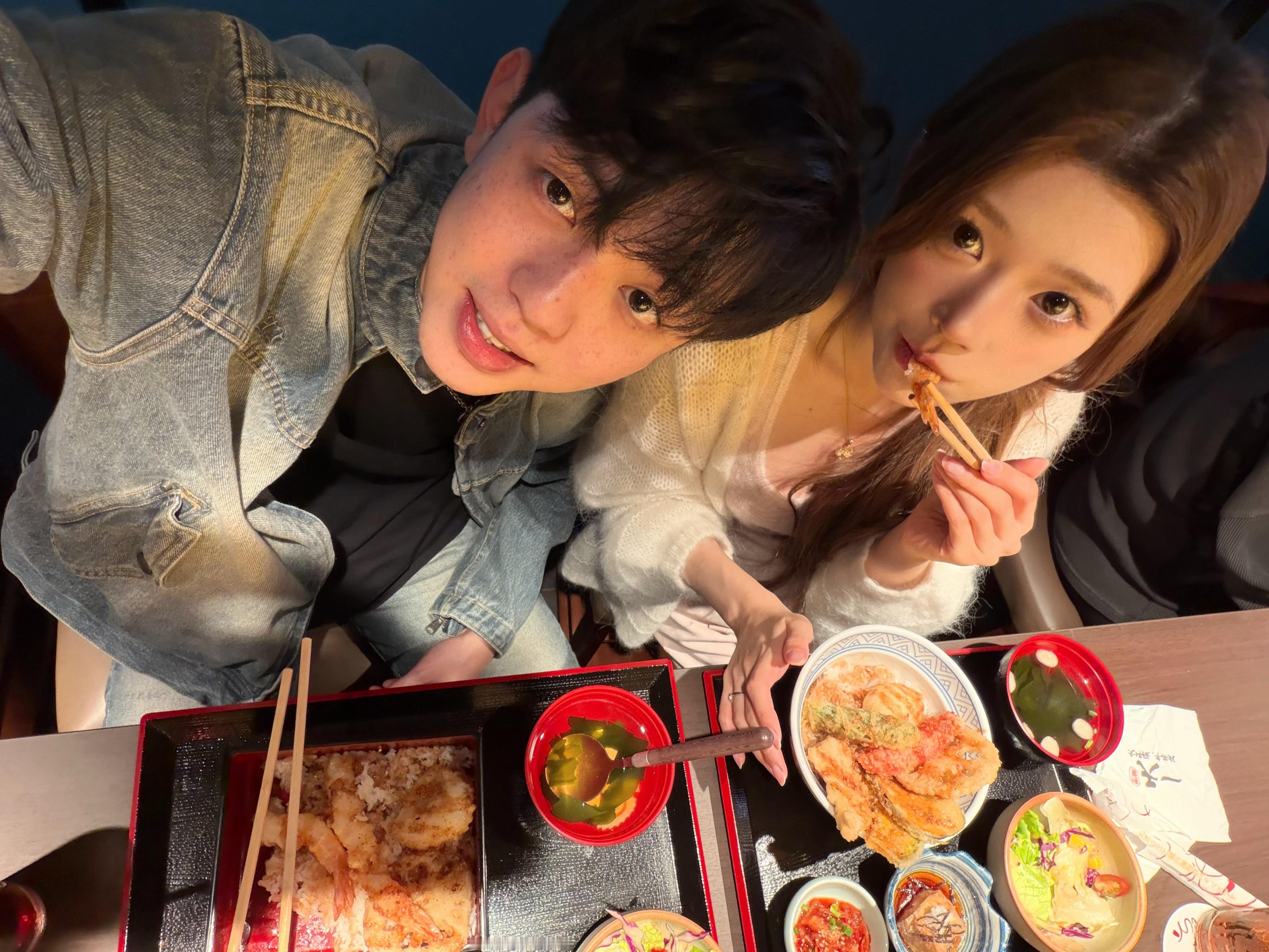 欧一西明天还要吃！穿了猫咪拥入怀🐈But回家发现穿反了