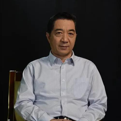 军事专家，张召忠说，我上大学，不是考上的，是保送，那是七四年，还没有高考，只有保