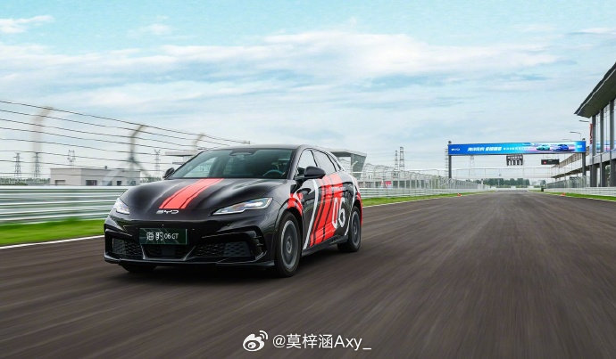海豹06GT赛道开燥实力炸场比亚迪海洋品牌于郑州比亚迪全地形赛车场举办的首届海洋