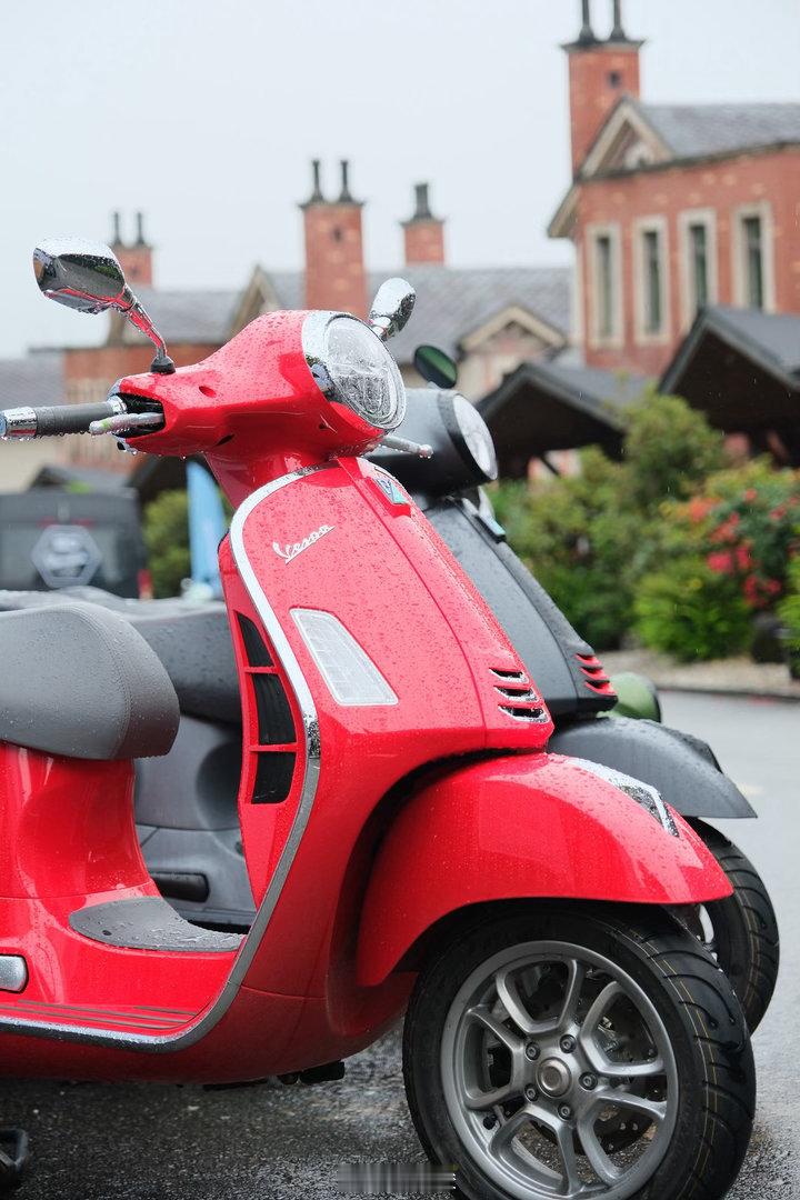 这次来到云南，体验新款Vespa GTS 310！从以前的GTS 300发动机排