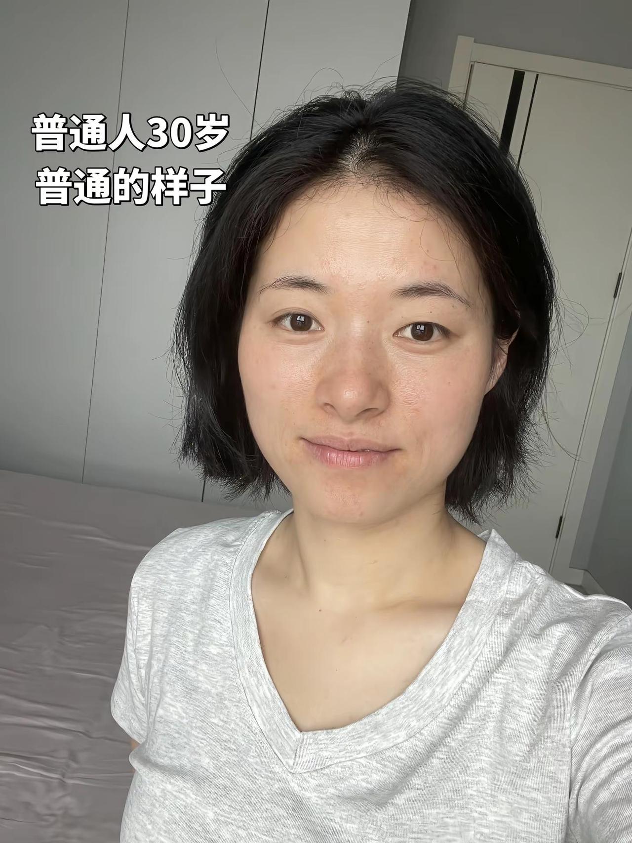 看多了网络里完美的面孔，最后还是更喜欢这份未经修饰，属于普通人的样子。与自己和解